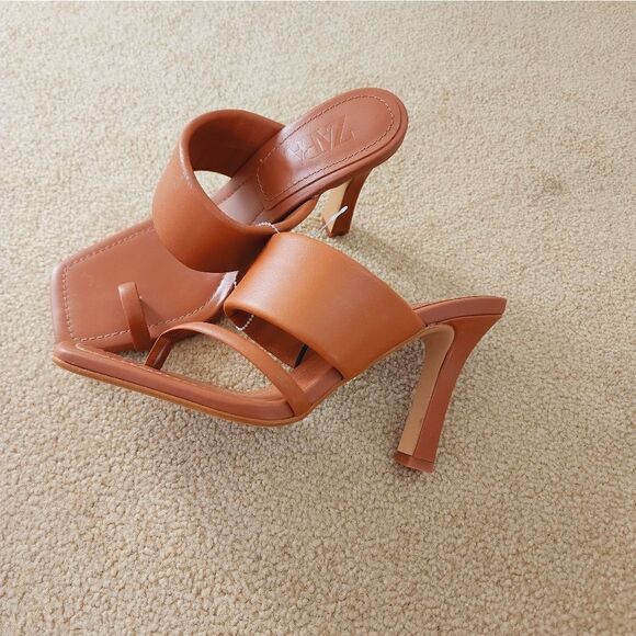 Zara    - Picture 5 of 11